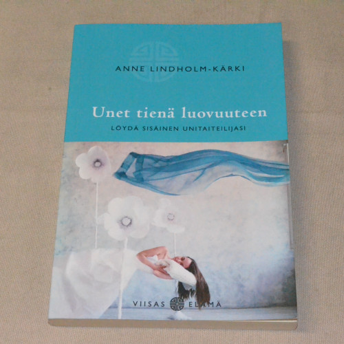 Anne Lindholm-Kärki Unet tienä luovuuteen